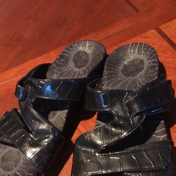 Vionic black leather strappy sandals size 7 - Picture 13 of 13